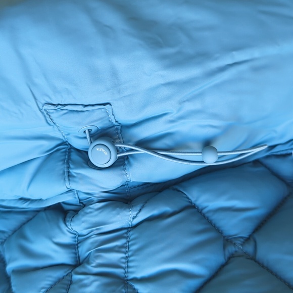 Athleta Whisper Featherless Vest - Skylark Blue S - Picture 7 of 9